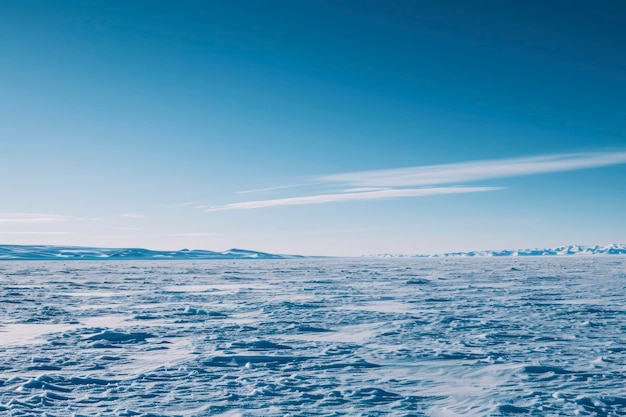 アークティック・オープン・スカイ 広大な氷の風景 澄んだ空で オープンさと純さの感覚を生み出します