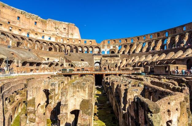 Foto arena del colosseo o anfiteatro flaviano a roma, italia