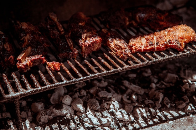 Argentijnse barbecue gegrilde reep runderrib