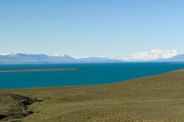 Argentijnse meeringang naar het glacier national park in patagonië