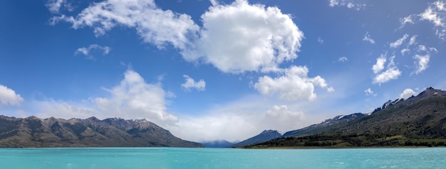 アルゼンチン エル カレファテ パタゴニア国立公園の風光明媚な湖と氷河の風景