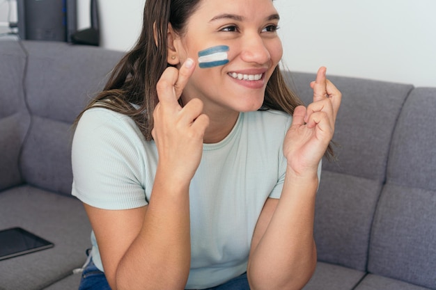 Photo argentina39s soccer fans watching a game at home