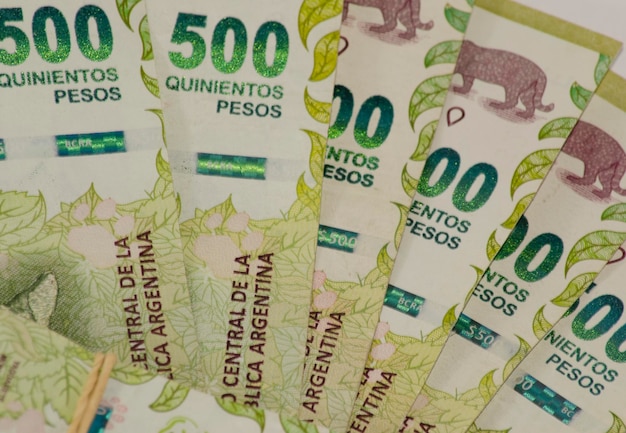 Foto pesos argentini a vista ravvicinata banconote a ventaglio