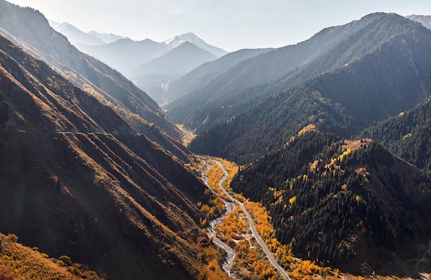 Arial panorama van bergdal