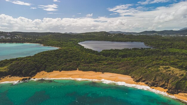 Foto vista aerea di play colora e laguna aquas prietas a fajardo puerto rico