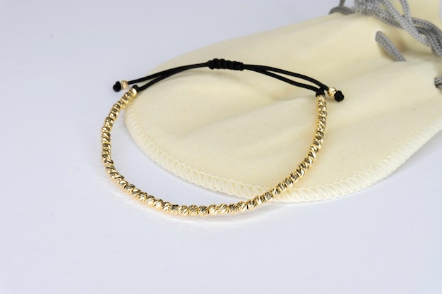 Armband goud gemaakt met 585 14K gouden bolletjes en koord