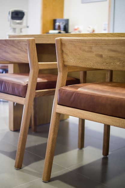 アームチェア 椅子 個別のソファ 無垢の天然木構造 座面と背もたれ 天然皮革