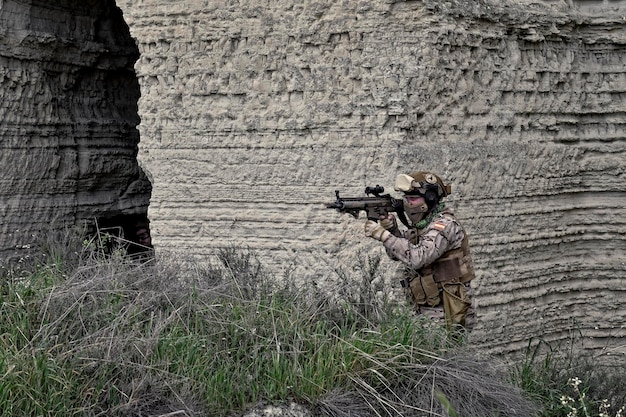 Army soldier performing military maneuvers on the battlefield