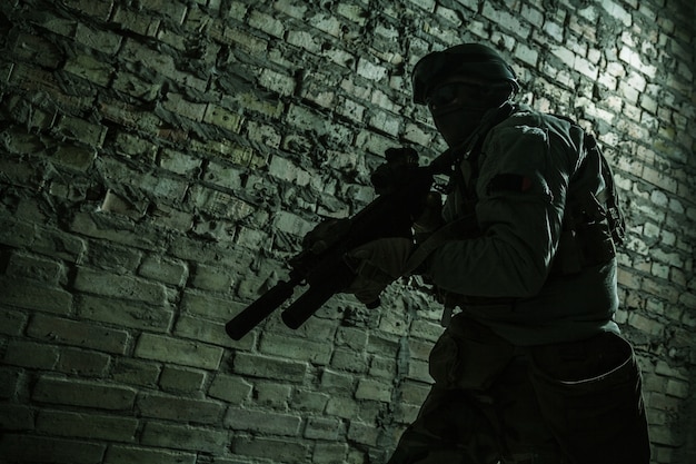 Photo army soldier with weapons