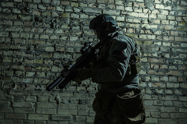 Photo army soldier with weapons