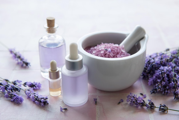 Aromaterapia sale da bagno alla lavanda e olio da massaggio