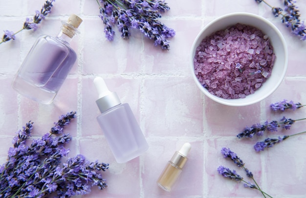 Aromaterapia sale da bagno alla lavanda e olio da massaggio