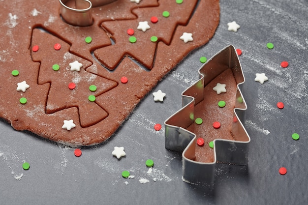 Aromatisch deeg voor kerstkoekjes met peperkoekboompjes