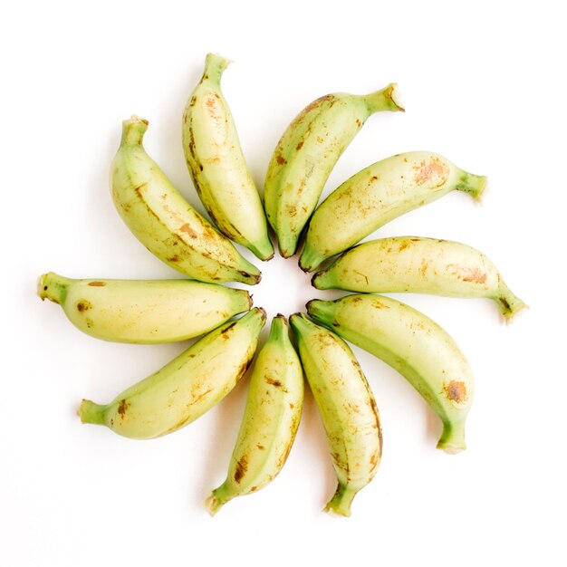 배열 된 바나나. 창의적인 음식 개념
