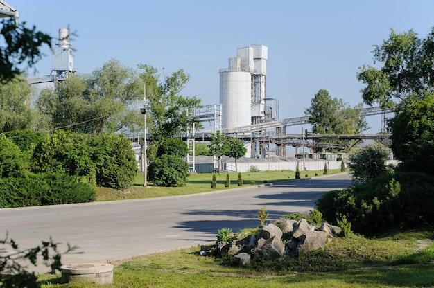 Arranged entrance to the cement plant