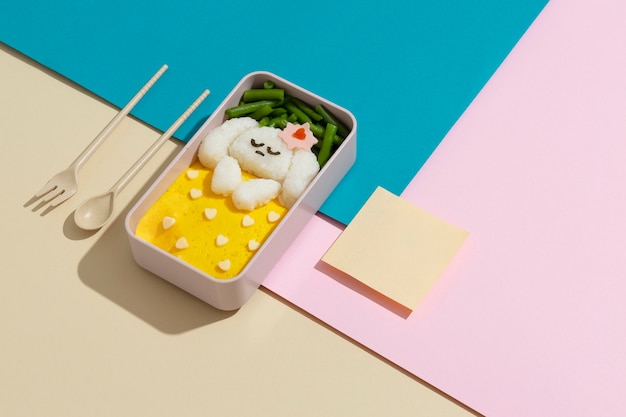 写真 健康的な日本のお弁当箱の配置