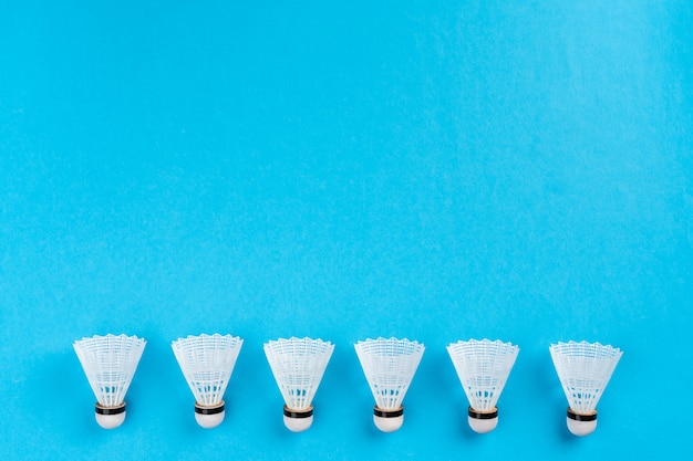 Arrangement of shuttlecocks on a blue surface