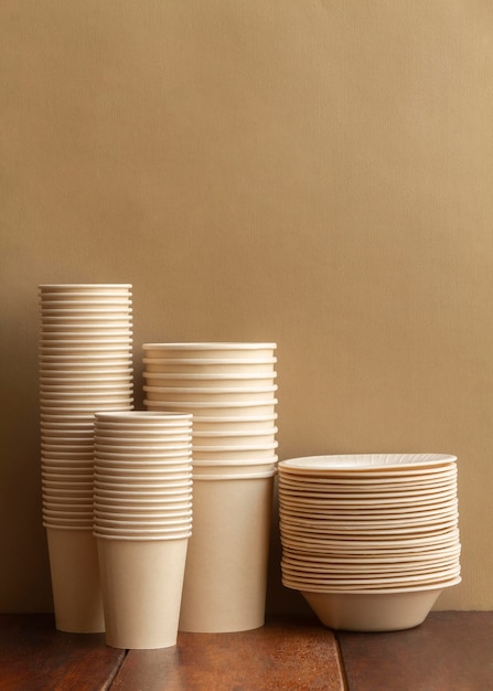 Photo arrangement with cups and plates