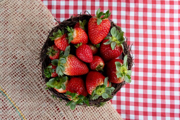 Arrangement with fresh strawberries