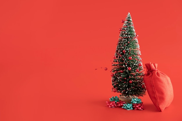 Photo arrangement with red sack and fir tree