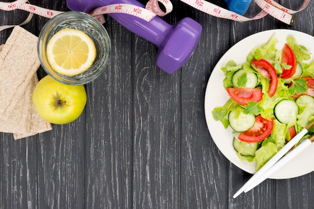 Arrangement with salad and apple