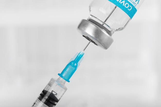 Arrangement with vaccination bottle in lab