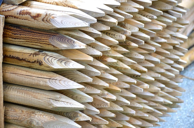 Photo arrow head pile of logs in norway