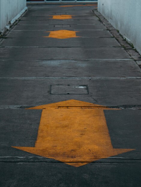 Photo arrow on pavement