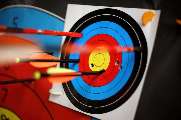 Photo arrows from a bow accurately hit the target clouseup