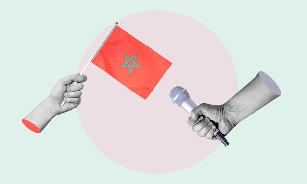 Foto collage d'arte collage di una mano che tiene la bandiera del microfono del marocco nell'altra mano