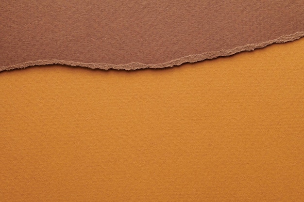 찢어진 가장자리가 있는 찢어진 종이 조각의 아트 콜라주 스티커 메모 컬렉션 갈색 색상 노트북 페이지의 조각 추상 배경
