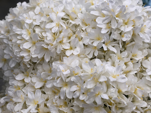 Bouquet di fiori artificiali in plastica