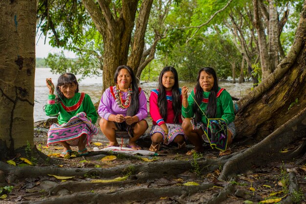 写真 ペルーのアマゾン原住民コミュニティの女性職人