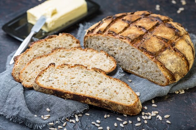 Pane rustico artigianale con semi di close-up