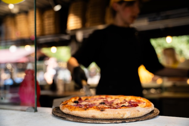 Foto artisanale pizza in de pizzeria