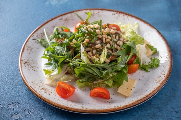 Arugula salad with tomato and nuts