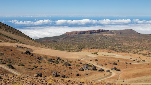 Photo ascent to the peak of teide by the white mountain path.