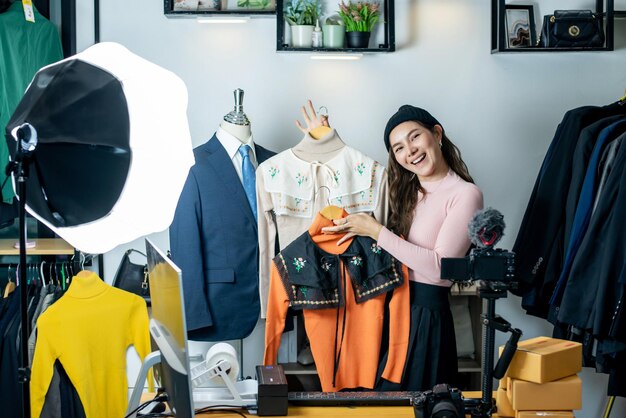 Photo asia blogger or vlogger live streaming reviewing product on business online influencer on social media content creator concept