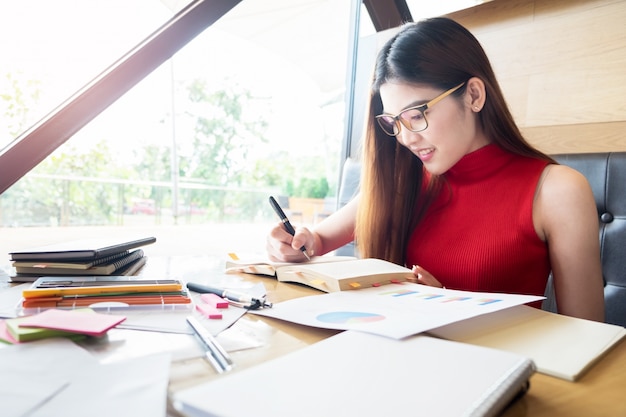 Asia business woman working in a cafe