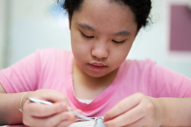 Photo asia girl learning hobby education in crafting