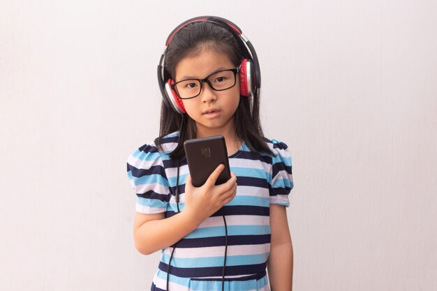 Photo asia girl with headphones listening music