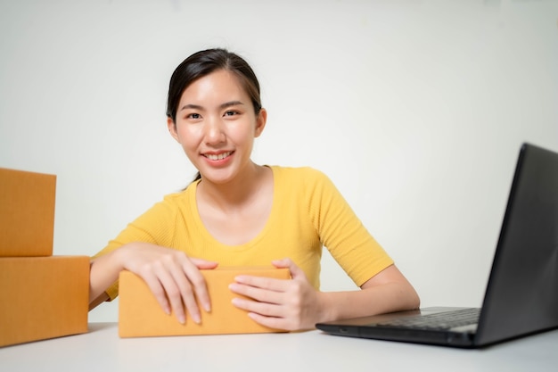 Asia woman Start up for Business Online