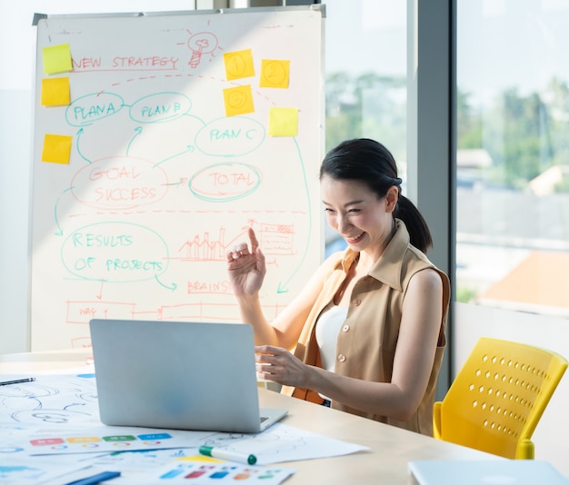 Asian beautiful entrepreneur working at desk