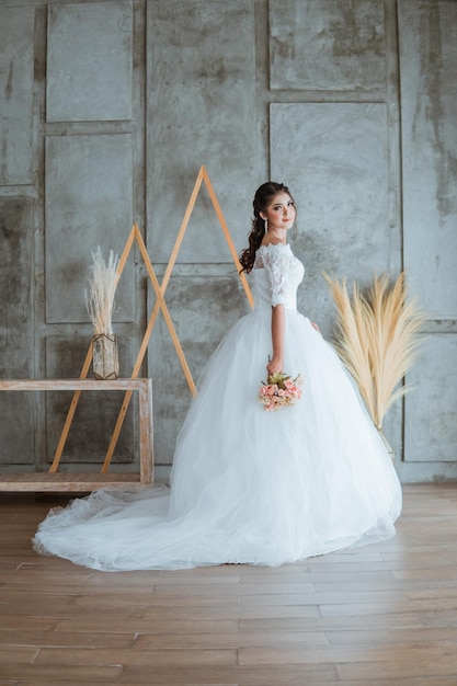 Beauty Queen Wearing a Long-Tail Gown, Wedding Dress or Bridal Gown style,  Spring Carnival or Procession, Cours Mirabeau, Aix-en-Provence France Stock  Photo - Alamy