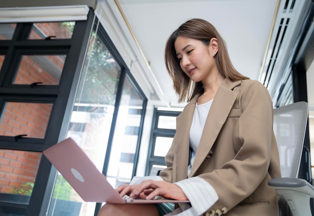 asian business woman