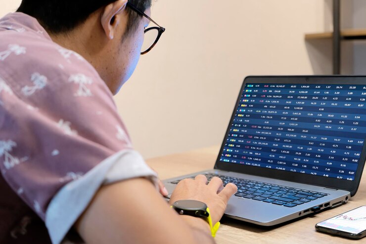 Photo asian businessman adviser meeting to analyze the situation on the financial report in the meeting roominvestment consultantfinancial consultantfinancial advisor and accounting concept