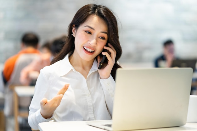 Asian businesswoman working at a cafe