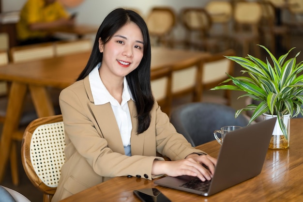 Asian businesswoman working in a cafe