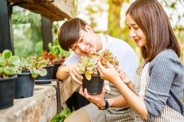 Photo asian couple spending time together in holiday and gardening plants at home nature hobby interior and lover concept