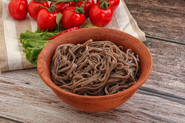 Photo asian cuisine soba in the bowl